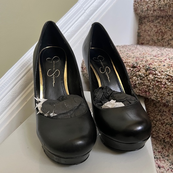 Jessica Simpson Black Pumps - Picture 2 of 6